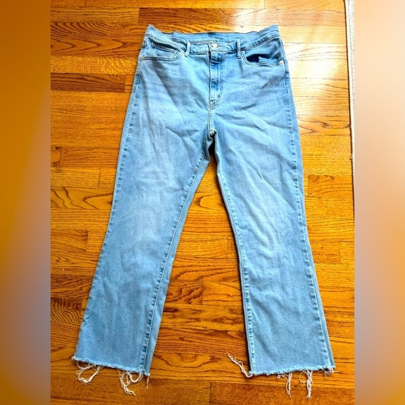 Levi’s Women’s Denim High Rise Jeans Size 32 Raw Hem Mom Jean Straight Leg - Picture 1 of 5